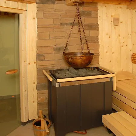 فندق Garni Lindacher Hof 4*